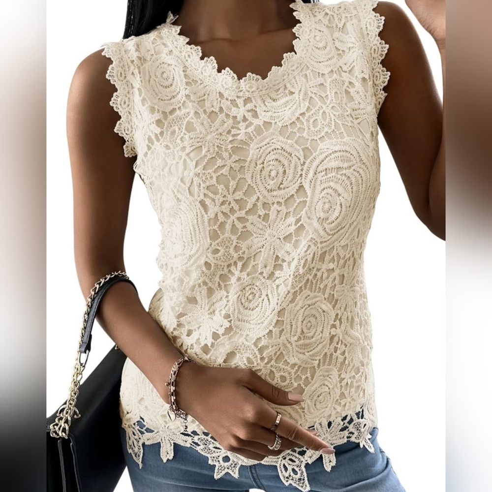 ☆ 3/35$ | White Sleeveless Crew Neck Lace Top In Size Large
